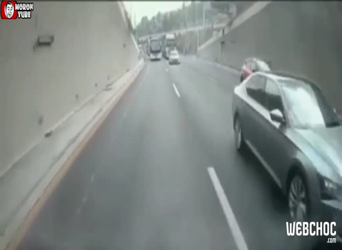 Video :Perhaps this motorcycle was approaching a bit too quickly